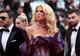 Švedska manekenka u Cannesu prošetala u riskantnoj haljini, rukom prekrivala intimne dijelove