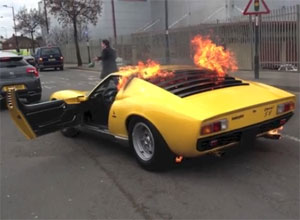 Lamborghini Miura uništen u požaru