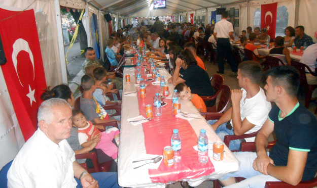 Mladi Holanđani uživali uz iftar u Prizrenu