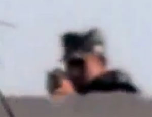 Snimao vojnika na krovu