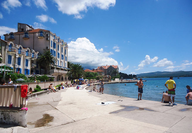 PlaÅ¾a ispred hoela 
