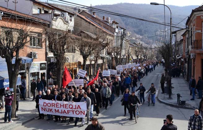 Prizren: Protestni marš protiv dužnosnika opštine
