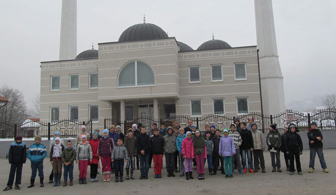 Više od 100 djece ide na pouku u novu džamiju