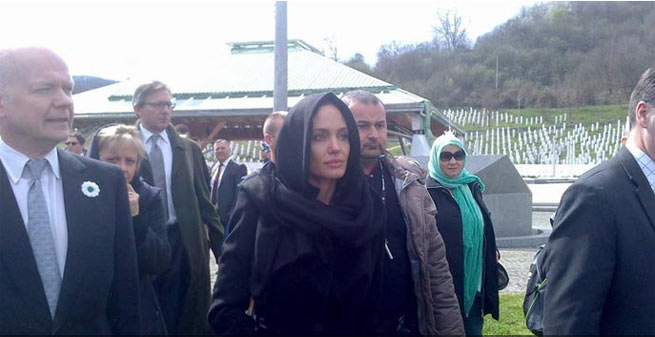 Foto: avaz.ba/Angelina Jolie u Potočarima