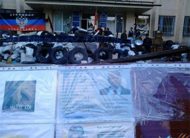 Postavili sliku na barikadama u Ukrajini 