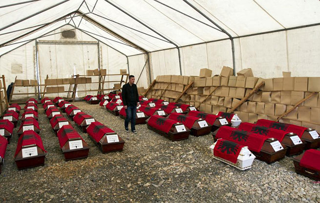 Posmrtni ostaci nekih od 46 albanskih žrtava