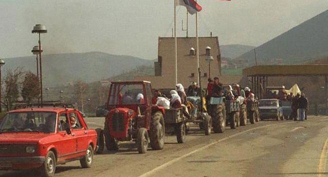 Kolona albanskih izbjeglica sa Kosova: Bježe umjesto da mirno sačekaju srpske snage i smrt
