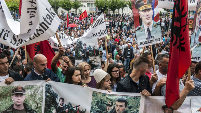 Protesti ratnih vojnih veterana u Prištini povodom najave osnivanja Specijalnog suda