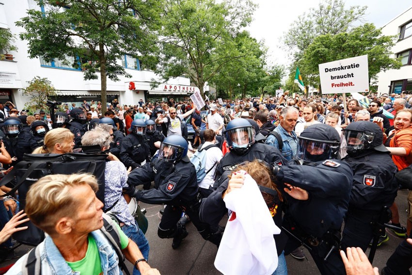 Sukob policije i demonstranata